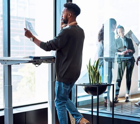 Advantages of a Standing Desk in a Home Office