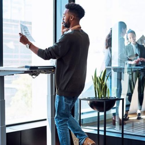 Advantages of a Standing Desk in a Home Office: Boost Productivity and Ergonomics
