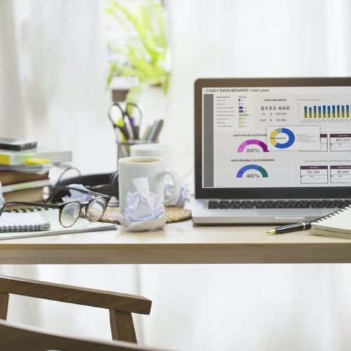 How to Choose the Right Desk for Your Home Office: Expert Tips!